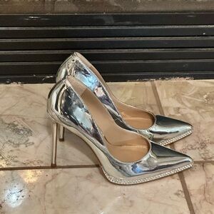 Steve Madden Silver Pointed Toe Metallic Pumps